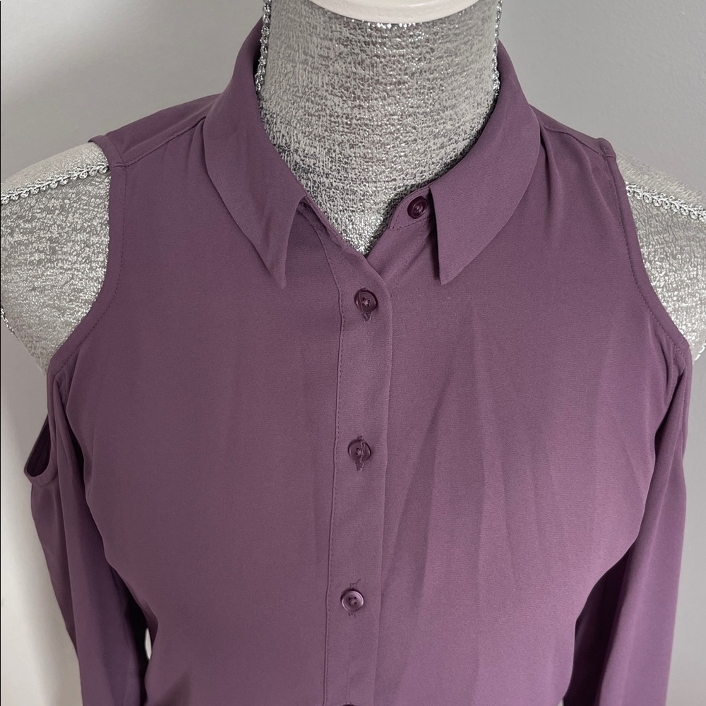 Express Cold Shoulder Blouse - Picture 2 of 8
